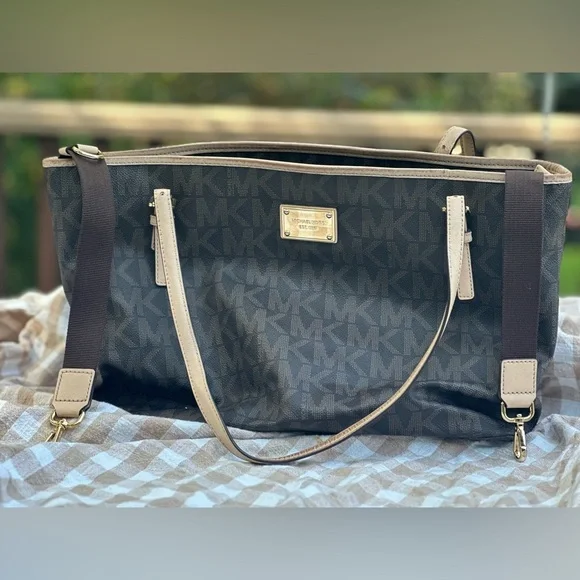 Michael Kors Jet Set Travel Tote with an optional crossbody/stroller - Picture 2 of 10